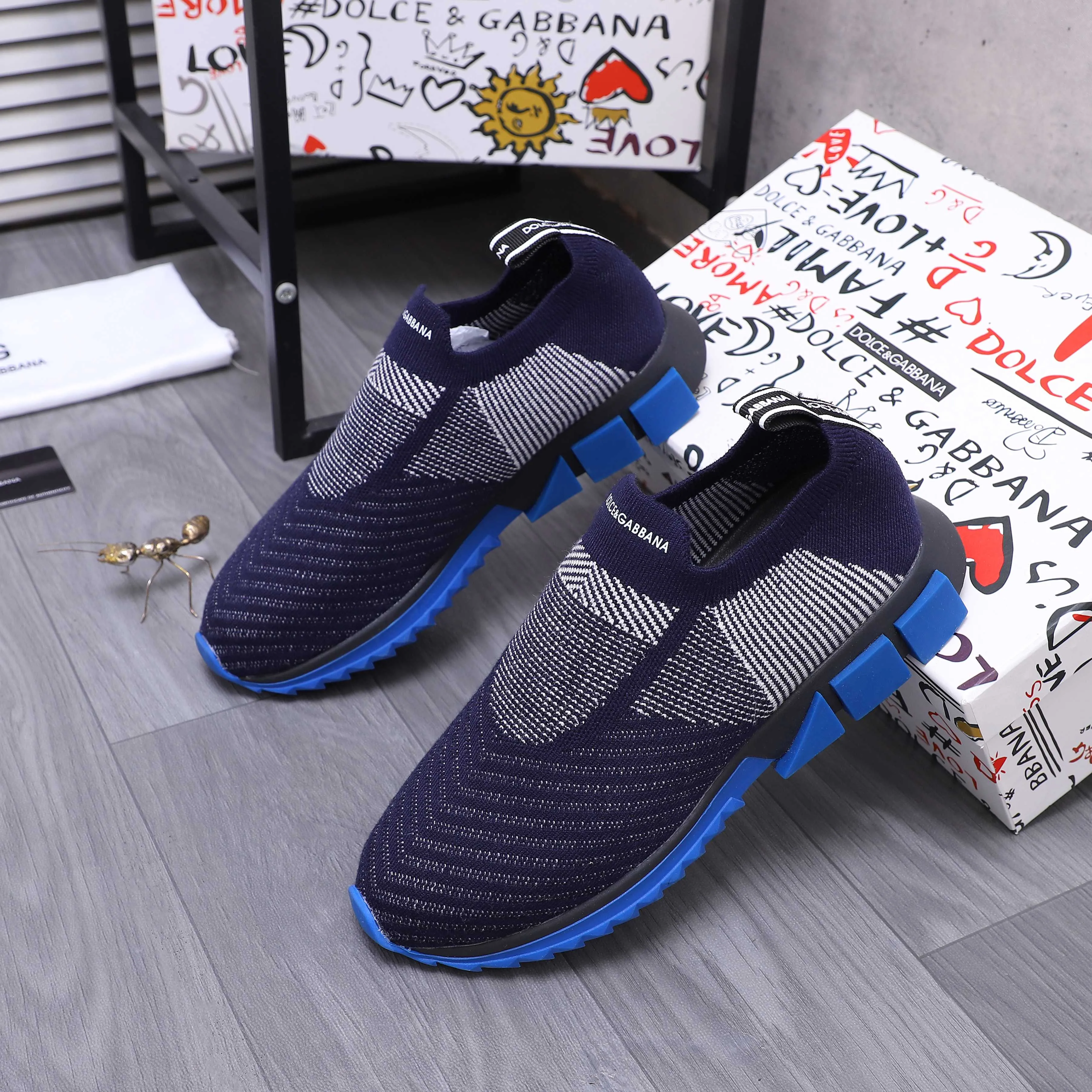 Men's shoes 💰p360 Product trademark: DG (Dolce & Gabbana) casual shoes for couples. Regular size: 36-46 (45.46 is custom-made and non-refundable) Product materials: Selected fly-knit breathable upper, cowhide insole, rubber outsole